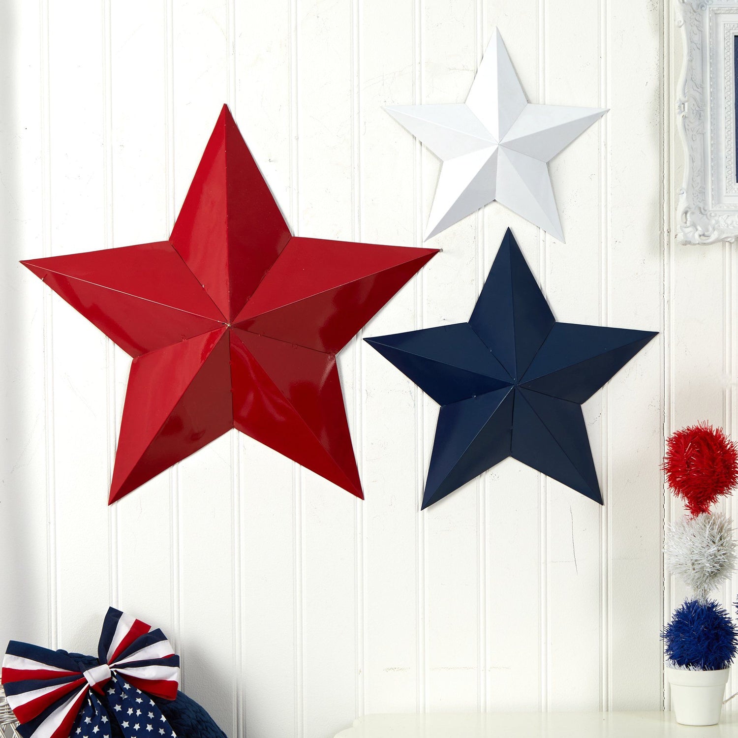 12”, 18” and 24” Americana Farmhouse Metal Stars Wall Decor Set (Set of 3)