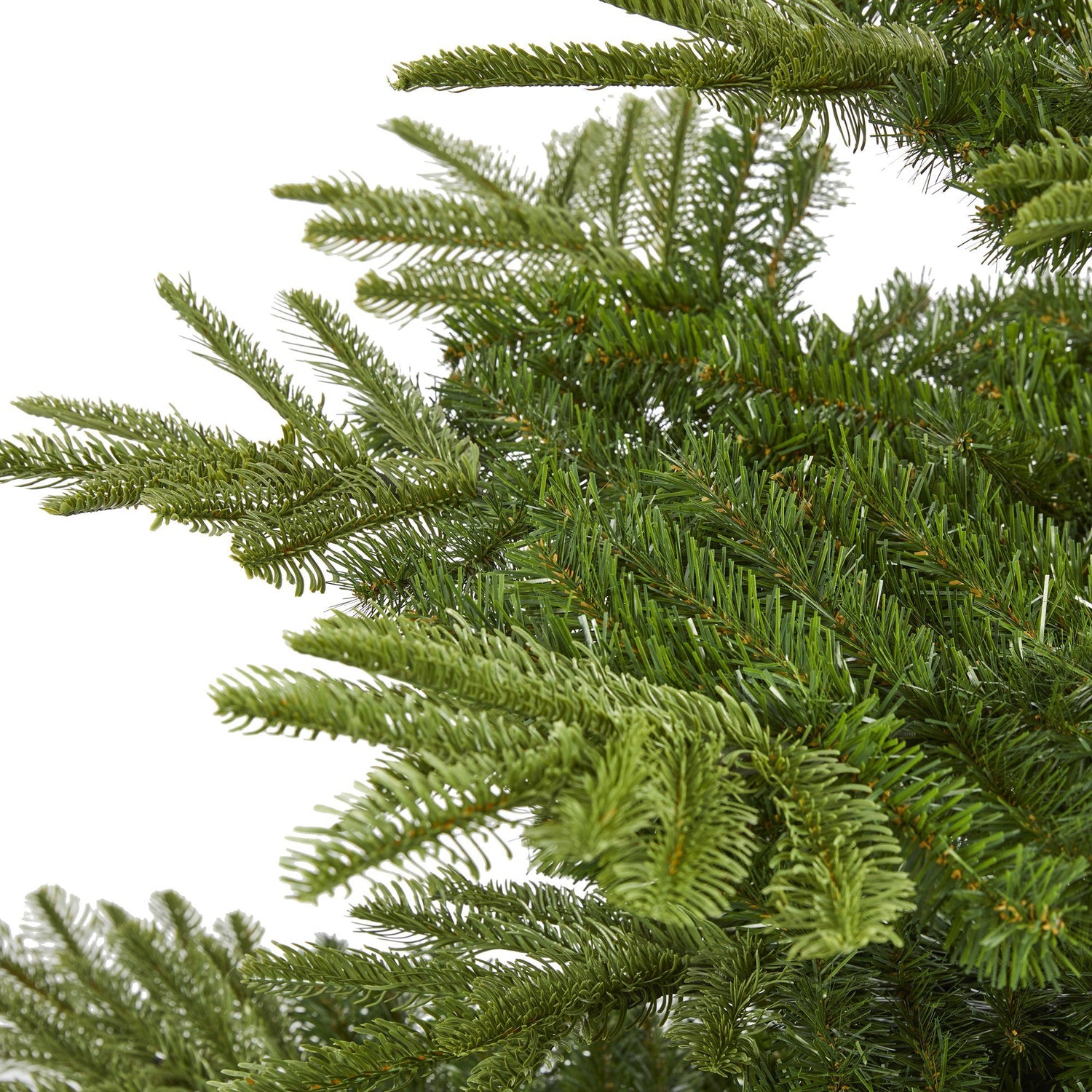 7.5’ Layered Washington Spruce Artificial Christmas Tree with and 1325 Bendable Branches